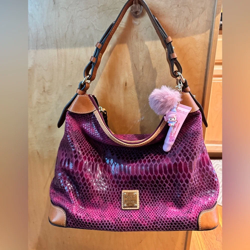 💜💯Authentic Dooney & Bourke Faux Snakeskin Embossed Hobo Bag💜 - Picture 1 of 16
